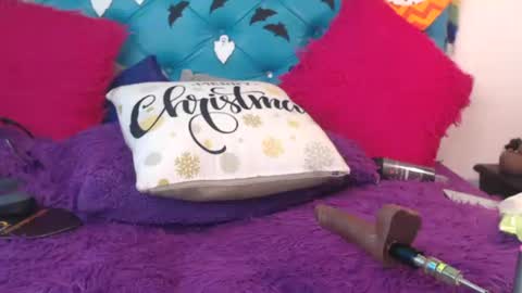 Snapshot of sarawiills chatting on October 16, 2:18 pm Sara Wills online show from October 16, 2:18 pm