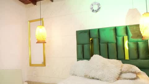 Snapshot of sarawilliamss_ chatting on March 29, 8:25 am Sara W online show from March 29, 8:25 am