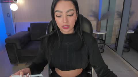 Snapshot of sarawinstone_ chatting on December 14, 7:46 pm Sara Winstone online show from December 14, 7:46 pm