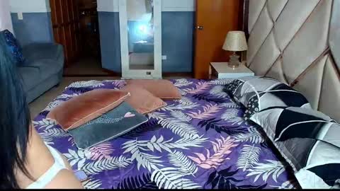 Snapshot of sarawonder69x chatting on January 12, 2:33 pm Sara Rivera online show from January 12, 2:33 pm