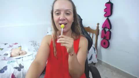 Snapshot of saray1221 chatting on December 22, 10:04 pm saray1221 online show from December 22, 10:04 pm