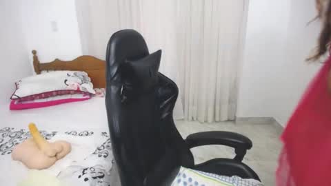 Snapshot of saray1221 chatting on February 1, 8:16 pm saray1221 online show from February 1, 8:16 pm