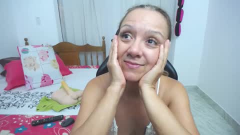 Snapshot of saray1221 chatting on March 6, 8:48 pm saray1221 online show from March 6, 8:48 pm