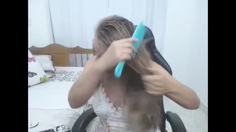 Snapshot of saray1221 chatting on October 2, 8:49 pm saray1221 online show from October 2, 8:49 pm