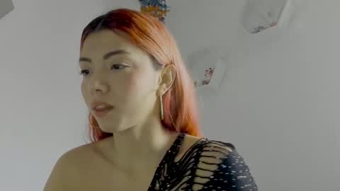 Snapshot of saray2312 chatting on December 1, 7:41 pm Saray online show from December 1, 7:41 pm