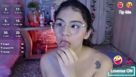 Snapshot of saray_cute_ chatting on March 5, 9:59 pm Lista de deseos online show from March 5, 9:59 pm