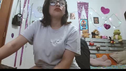 Sara Jimenez online show from December 3, 6:15 am