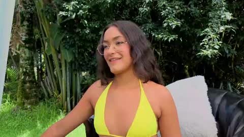 Snapshot of sarazuletaa chatting on April 22, 3:24 pm sarazuletaa online show from April 22, 3:24 pm