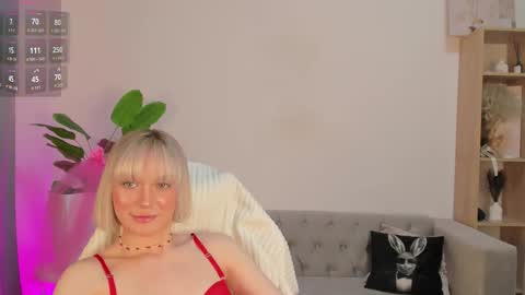 Your Selena 3 online show from March 25, 3:12 am