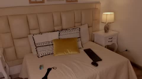 sarit_ online show from June 24, 8:08 pm