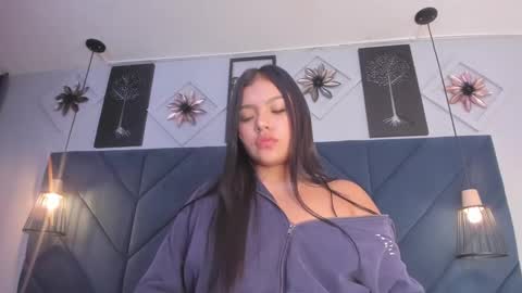 Sara  online show from December 19, 9:40 am