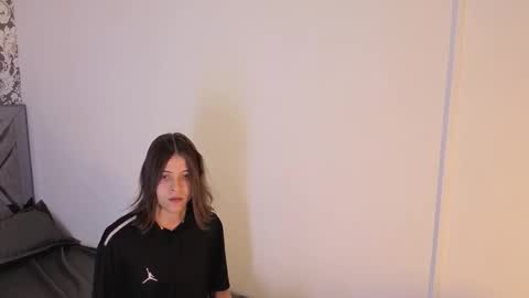 sarah online show from November 29, 9:18 pm