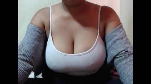 saronette online show from November 14, 5:39 am