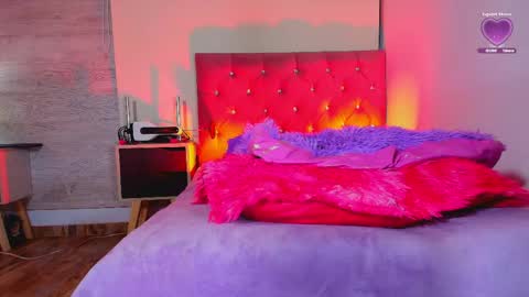 Snapshot of sary_littlesmiles chatting on May 6, 2:40 am Sary online show from May 6, 2:40 am