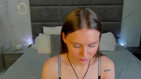 Snapshot of sasha__meow chatting on November 17, 7:25 am sasha meow online show from November 17, 7:25 am