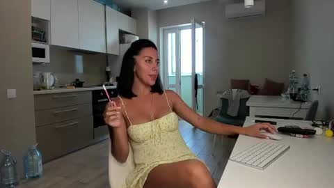 Snapshot of sasha_moon77 chatting on July 18, 8:40 am Sasha online show from July 18, 8:40 am