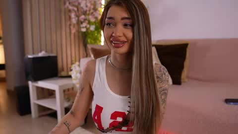 sashafererra online show from April 29, 6:47 pm