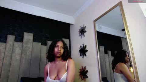 sashafoxy_ online show from April 10, 2:00 pm