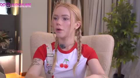 Snapshot of sashalore chatting on June 25, 2:55 am sashalore online show from June 25, 2:55 am