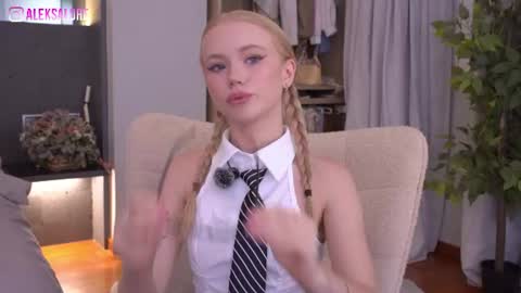 Snapshot of sashalore chatting on July 18, 3:00 am sashalore online show from July 18, 3:00 am