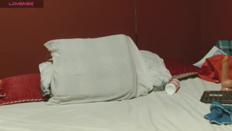 Snapshot of sasharosee2 chatting on November 14, 2:16 pm S A S H A R O S E online show from November 14, 2:16 pm