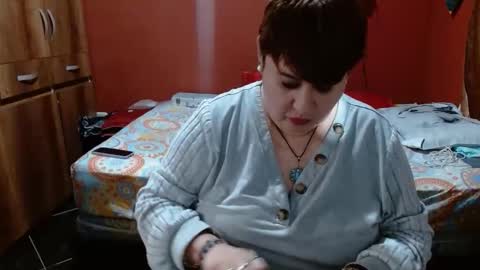 Snapshot of sasharosee2 chatting on January 8, 12:51 pm S A S H A R O S E online show from January 8, 12:51 pm