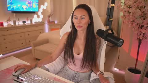 sashawest_official online show from April 14, 4:02 pm
