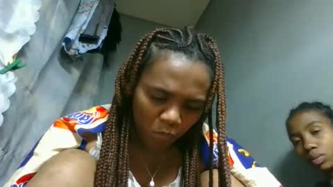 Snapshot of sasivia08 chatting on February 13, 12:06 am sasivia08 online show from February 13, 12:06 am