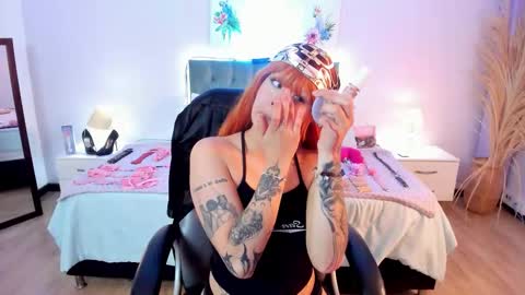 saskia_vellour online show from February 22, 12:15 pm