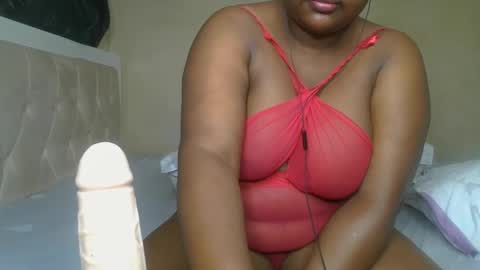 Snapshot of sassie_bee chatting on December 2, 2:09 am sassie_bee online show from December 2, 2:09 am