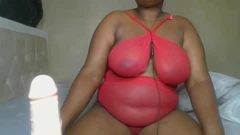 Snapshot of sassie_bee chatting on December 3, 11:24 pm sassie_bee online show from December 3, 11:24 pm