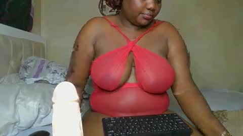 Snapshot of sassie_bee chatting on January 7, 2:42 am sassie_bee online show from January 7, 2:42 am