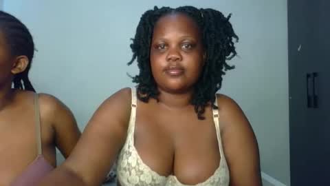 sassie_bee online show from December 21, 9:27 am