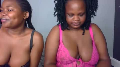 sassie_bee online show from December 22, 9:39 am