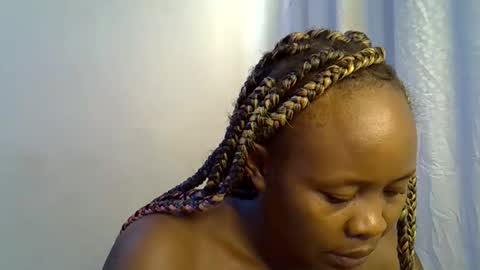 Snapshot of sassy_bella chatting on December 17, 4:18 am sassy_bella online show from December 17, 4:18 am