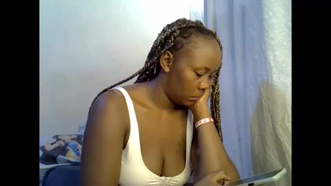 Snapshot of sassy_bella chatting on December 18, 6:19 am sassy_bella online show from December 18, 6:19 am