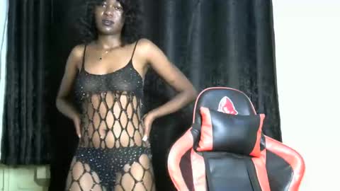 Snapshot of sassy_lyne chatting on December 16, 8:14 pm sassy_lyne online show from December 16, 8:14 pm