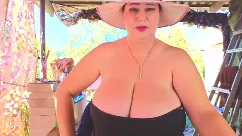 sassy_seasons online show from September 15, 9:42 am