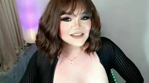 sassy_vivits online show from May 7, 5:35 am