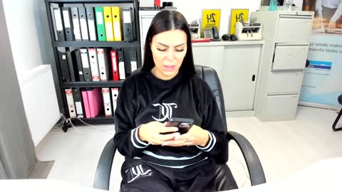 sassytiff online show from September 26, 10:52 am