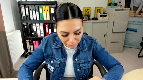 sassytiff online show from September 27, 12:43 pm