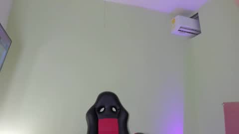 Evans Williams online show from February 20, 8:14 pm