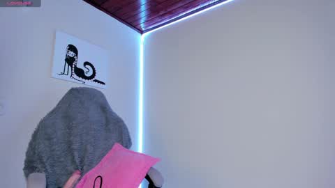 Snapshot of satanbabee_ chatting on January 16, 1:06 am im expecting 300 thumbs up on my altar online show from January 16, 1:06 am