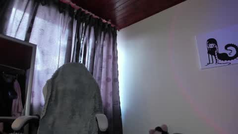 Snapshot of satanbabee_ chatting on January 28, 9:50 pm im expecting 300 thumbs up on my altar online show from January 28, 9:50 pm