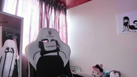 Snapshot of satanbabee_ chatting on February 19, 9:47 pm im expecting 300 thumbs up on my altar online show from February 19, 9:47 pm