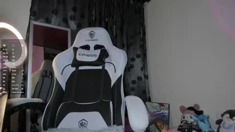 Snapshot of satanbabee_ chatting on February 26, 12:05 am im expecting 300 thumbs up on my altar online show from February 26, 12:05 am