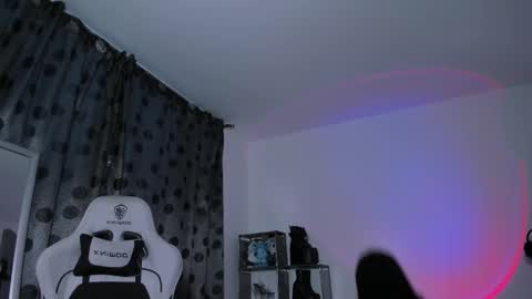 Snapshot of satanbabee_ chatting on March 9, 11:14 pm im expecting 300 thumbs up on my altar online show from March 9, 11:14 pm