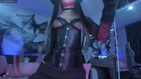 Snapshot of satanbabee_ chatting on October 11, 11:03 pm im expecting 300 thumbs up on my altar online show from October 11, 11:03 pm