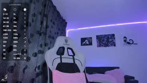 Snapshot of satanbabee_ chatting on November 11, 10:43 pm im expecting 300 thumbs up on my altar online show from November 11, 10:43 pm