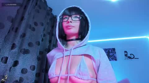 Snapshot of satanbabee_ chatting on November 27, 12:35 am im expecting 300 thumbs up on my altar online show from November 27, 12:35 am